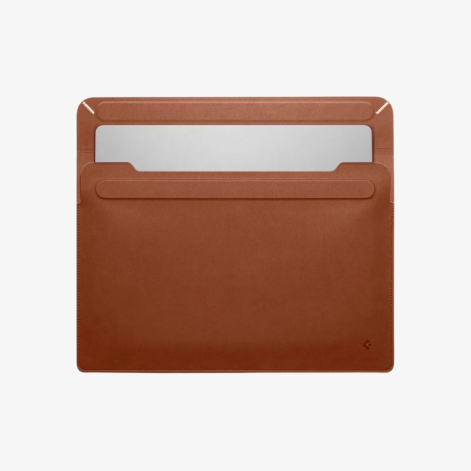 Spigen 16'' / 15''  MacBook & Notebook Laptop Taşıma Çantası Valentinus Classic Brown