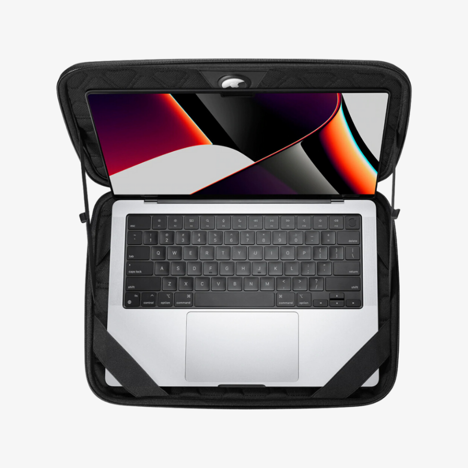 Spigen MacBook Pro 14'' Uyumlu Taşıma Çantası Rugged Armor Pro Pouch