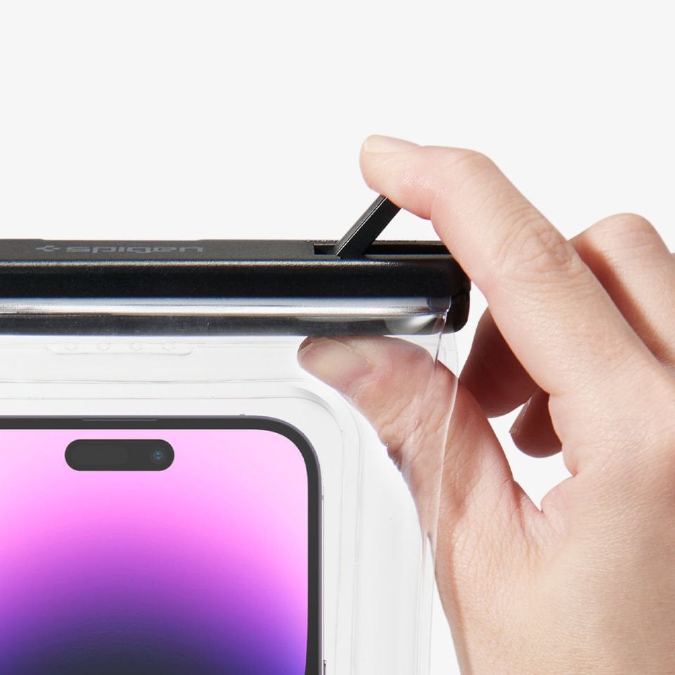 Spigen Aqua Shield Floating WaterProof Universal (Tüm Cihazlarla Uyumlu) IPX8 Sertifikalı Su Geçirmez Yüzer Kılıf Crystal Clear