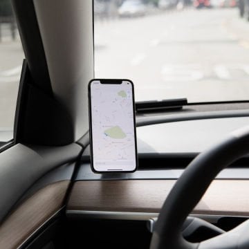 Spigen OneTap MagFit Tesla Model Y & 3 Uyumlu Ön Konsol Araç Tutucu ITT85-2