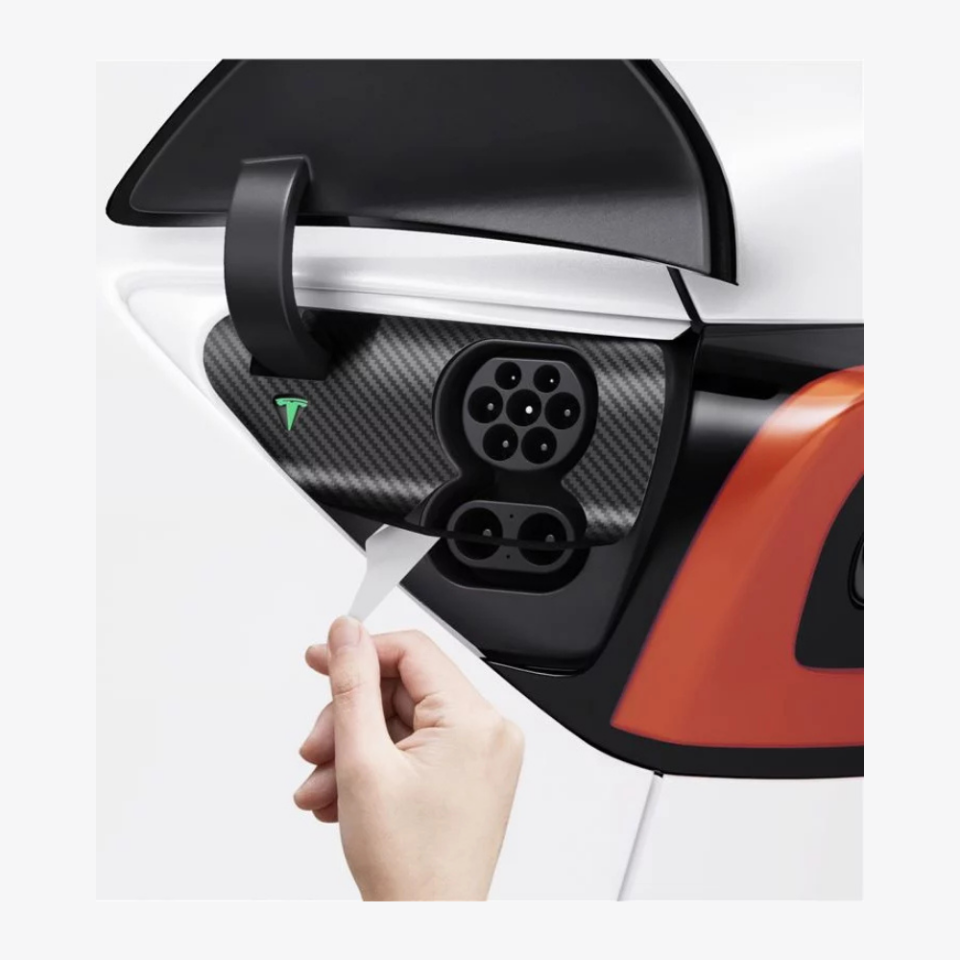 Spigen Tesla Model Y & Model 3 Şarj Portu için Koruyucu Film ve Kaplama Seti Carbon TO420-EU